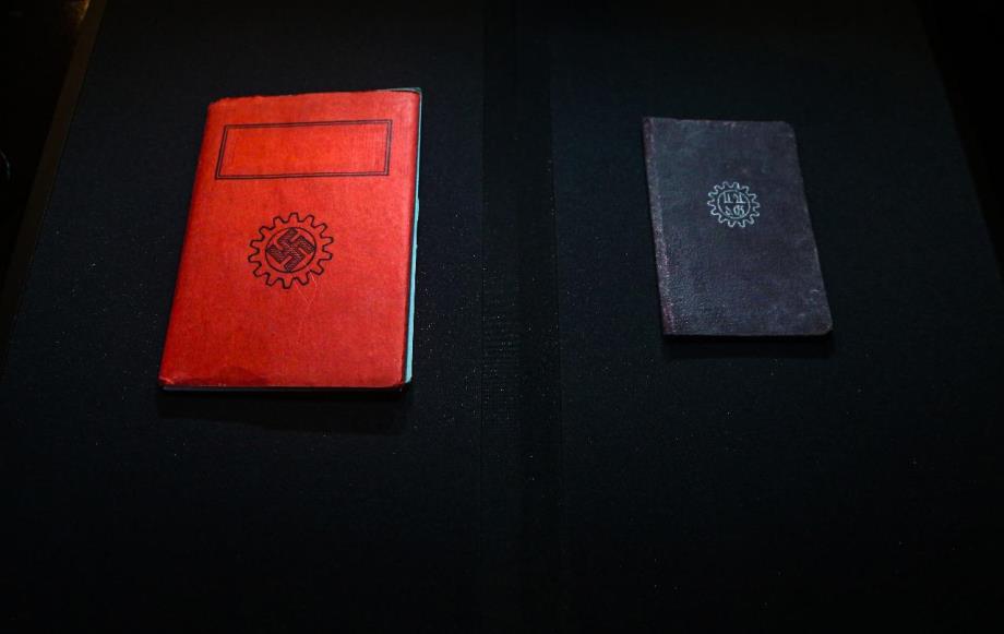 Ejemplares de libretas pertenecientes a organizaciones vinculadas al nazismo.