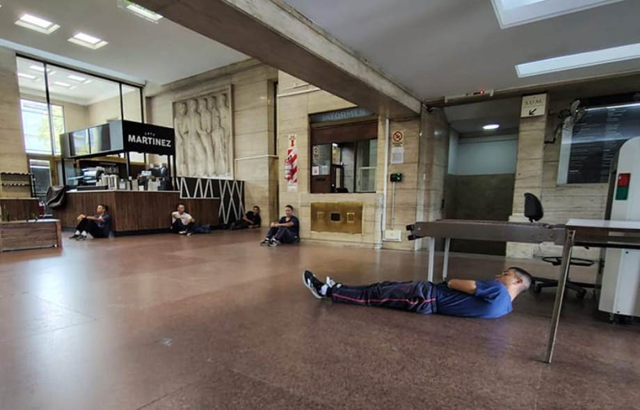 Tareas del simulacro de emergencia en los tribunales de Comodoro Py.