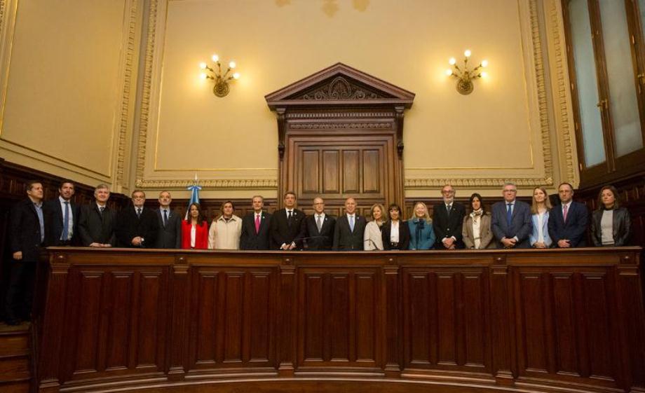 Los miembros del Consejo de la Magistratura junto a los ministros de la Corte Suprema.