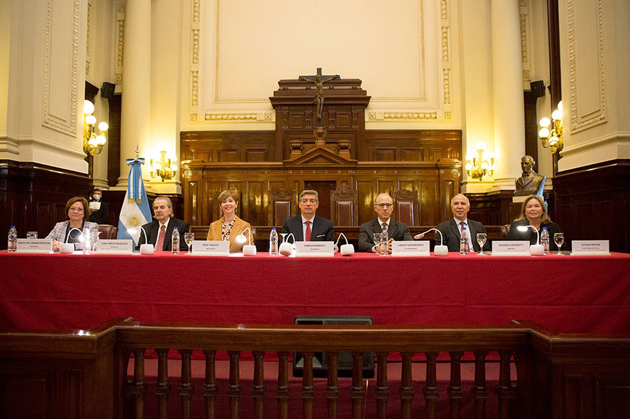 María del Carmen Battaini, Juan Carlos Maqueda, Aída Tarditti, Horacio Rosatti, Carlos Rosenkrantz, Ricardo Lorenzetti y Susana Medina.