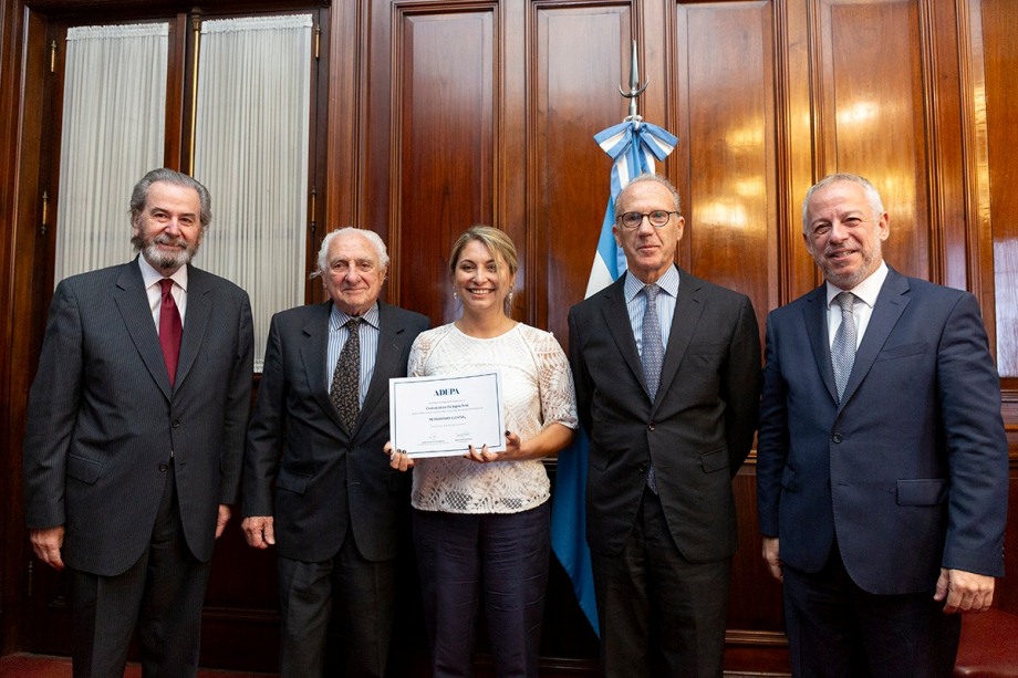 Constanza Bengochea, de La Nación. A su lado, Sejean.