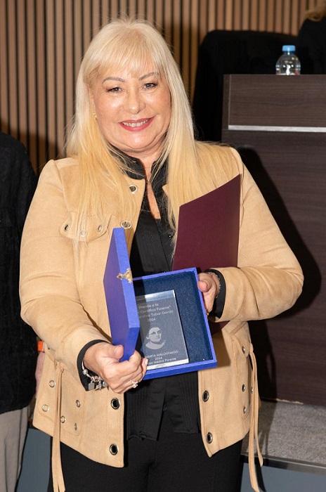 Marta Maldonado recibió el premio anual "Dra. Carolina Tobar García"