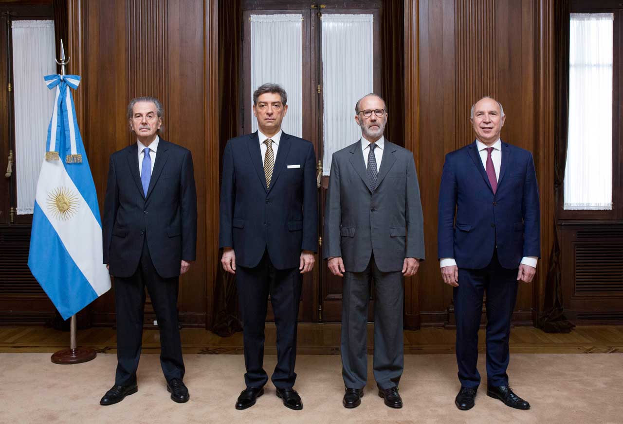 Foto Ministros en el Salón de Embajadores